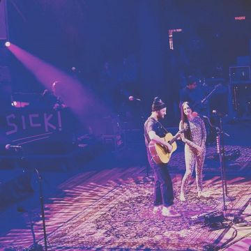 Bon Américain, Le Serpent Crewneck porté sur le Corps, par Kacey Musgraves Le Ryman Auditorium, le 6 Mars 2020