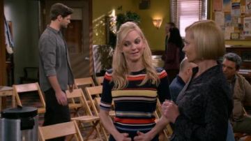 Grey Print Shirt worn by Jill (Jaime Pressly) in Mom Season 7 Episode 17