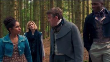 Cachemire Rayé Foulard porté par Le Médecin (Jodie Whittaker) dans Doctor Who Saison 12 Épisode 8