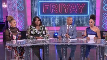 Asos Design Curve Mini Vestido Floral usado por Loni Love en The Real marzo 6, 2020