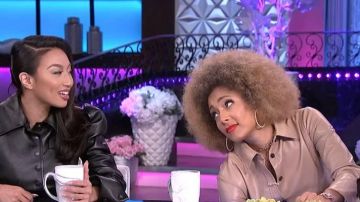 Zara imitation Cuir, Chemise Longue porté par Amanda Seales sur Le Réel, le 6 Mars 2020