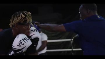 Venum Gants de Boxe porté par KSI dans la vidéo YouTube vers le Bas Comme ça (KSI vs LOGAN PAUL 2 Édition)