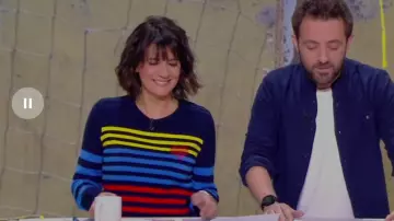 Suéter azul oscuro a rayas y estampado de Estelle Denis en intarsia azul oscuro en L'Équipe d'Estelle el 09.03.2020