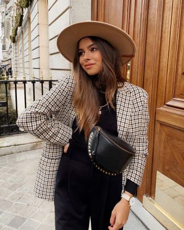 Blazer plaid worn by Jodie on the account Instagram of @jodielapetitefrenchie