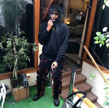 Le pantalon 99percentis porté par Youv Dee sur son compte Instagram @youv_dee