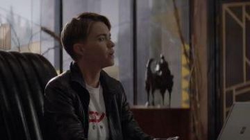 Camiseta gráfica blanca usada por Kate Kane (Ruby Rose) en Batwoman Temporada 1 Episodio 14