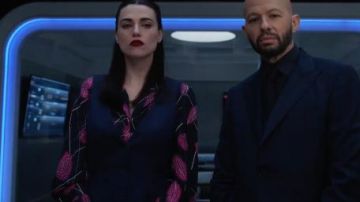 Black Flo­ral Blouse worn by Lena Luthor (Katie McGrath) in Supergirl Season 5 Episode 14