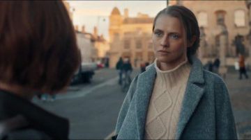 Grey Wool Coats worn by Diana Bishop (Teresa Palmer) in A Discovery of Witches Season 1 Episode  3