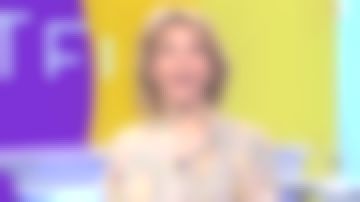 The blouse print V neck collar short sleeved Laura Tenoudji in Télématin the 10.03.2020