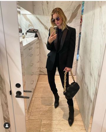 Los botines de cuero Row Gloria usados por Rosie Huntington-Whiteley Instagram marzo 9, 2020