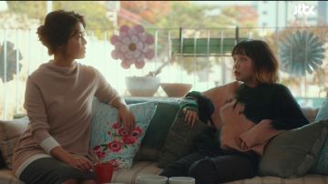 Tie Dye Printed Hood­ie worn by Jo Yi Seo (Kim Da-mi) in Itaewon Class Season 1 Episode 4