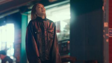 Black Leather Jack­et worn by Jo Yi Seo (Kim Da-mi) in Itaewon Class Season 1 Episode 4