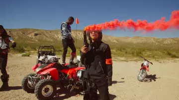 La veste noire 424 portée par Trippie Redd dans son clip POLES1469 feat. 6ix9ine