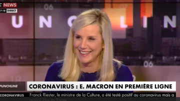 The blouse navy fitted silk Laurence Ferrari in Punchline the 10.03.2020