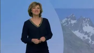 The top V-neck with studs in Black crepe de Valérie Maurice in Weather of France 2 on the 10.03.2020
