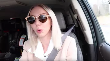 The sunglasses beige Ray-Ban worn by Sandrea in the YouTube video ❥ WHY I HAVE DISAPPEARED.