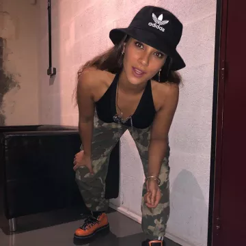 Le maillot de bain Lise Charmel tressés de bijoux porté par Chilla   sur son compte Instagram @chillaofficiel 