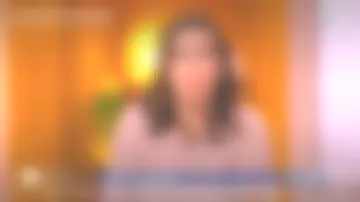 Le pull col rond rayé avec fils métallisés de Marie Perarnau dans La maison des maternelles le 11.03.2020