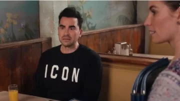 Black Sweat­shirt worn by David Rose (Daniel Levy) in Schitt's Creek Season 6 Episode 10