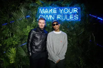 Veste en Cuir noir de David Beckham sur l'Instagram account @davidbeckham sur Mars en 2020 