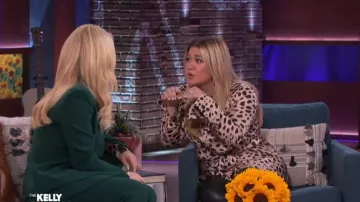 Aqua Tie-Front Cheetah Print Dress usado por Kelly Clarkson en The Kelly Clarkson Show 10 de marzo de 2020