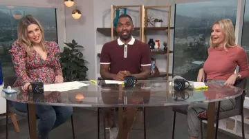 Asos diseño Pink Floral Maternity Top usado por Carissa Loethen Culiner en E! Noticias marzo 10, 2020