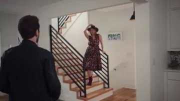 Prunella Floral Coton Midi Robe portée par Nicolette Nevin (Emily VanCamp) dans Le Résident Saison 3 Épisode 17