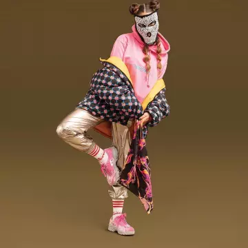 La media de jogging de efecto metálico Pinko que lució Chilla en su cuenta de Instagram @chillaofficiel 