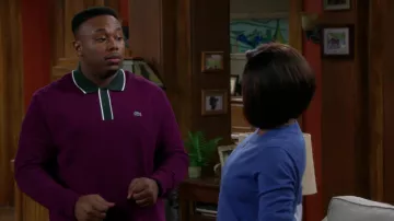 Camisa lacoste purple de manga larga en morado usada por Andy (Marcel Spears) en The Neighborhood (S02E17)