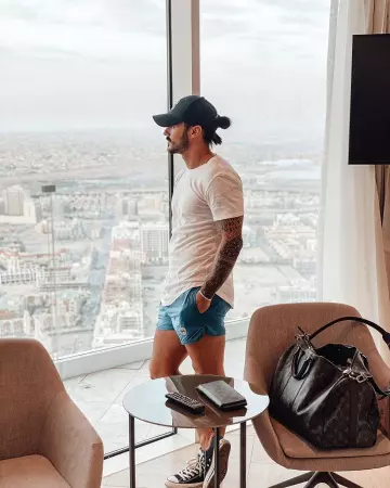 The pair of Converse black worn by Benjamin Samat on his account Instagram @benji_samat