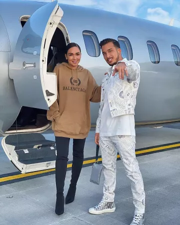 Le sweatshirt beige Balenciaga de Jazz Correia sur son compte Instagram @jazztvshow