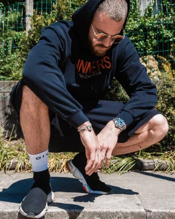 Le sweatshirt à capuche Balenciaga porté par Raphaël Pepin sur son compte Instagram @raphoupeps