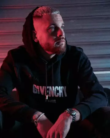 The sweatshirt hoody Givenchy worn by Raphael Pepin on his account Instagram @raphoupeps