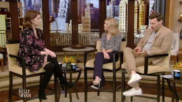 Stuart weitzman en Daim Noir Genou Bottes portées par Katherine Schwarzenegger à VIVRE avec Kelly et Ryan 10 Mars 2020