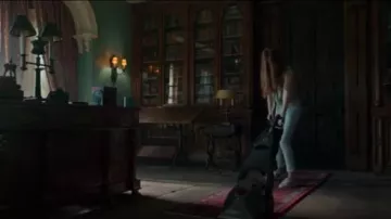 Sneak­ers White worn by Nina Locke (Darby Stanchfield) in Locke & Key Season 1 Episode 8