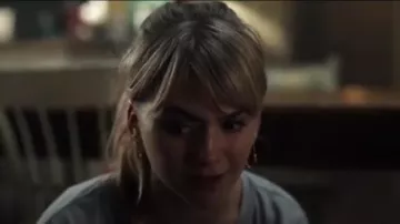 Gold Ear­ring worn by Kinsey Locke (Emilia Jones) in Locke & Key Season 1 Episode 8