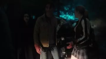 Mini falda a cuadros usada por Betty Cooper (Lili Reinhart) en Riverdale Temporada 4 Episodio 16