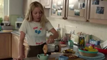 White Print T-Shirt worn by Rose (Fiona Button) in The Split Season 2 Episode 5