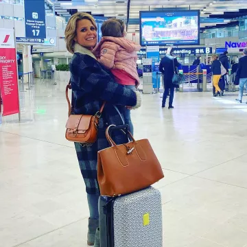 La valisette à roulettes Le Pliage LGP noir et blanc de Laura Tenoudji sur le compte Instagram de @lauratenoudji