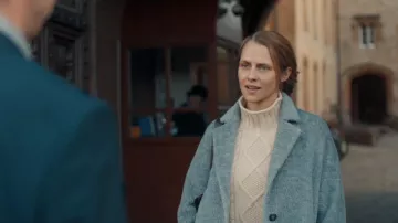 Gray Coat of Diana Bishop (Teresa Palmer) in A Discovery of Witches (S01E03)