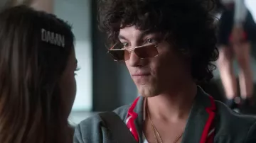 Glasses thin orange Valerio (Jorge López) in Elite (S03E01)