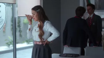 Star barrette of Lu (Danna Paola) in Elite (S03E02)