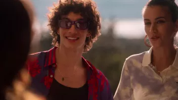 Purple Sunglasses of Valerio (Jorge López) in Elite (S03E02)