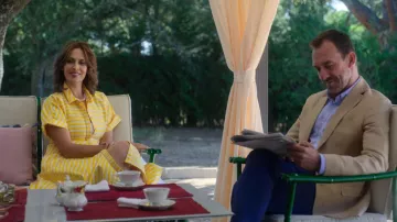 Striped dress yellow and white Beatriz (Lola Marceli) in Elite (S03E06)