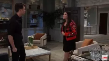 Aqua Plaid & Animal-Pattern Cardigan usado por Brook Lynn Quartermaine (Amanda Setton) visto en general hospital el 12 de marzo de 2020