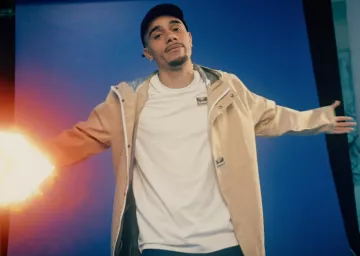 Camiseta blanca de algodón Hummel de Mister V en la cuenta de Instagram de @yvick