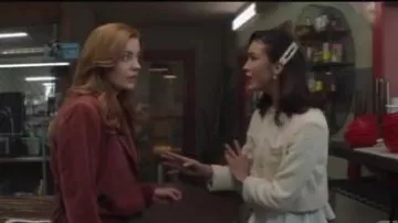 White Cropped Jack­et worn by Bess Marvin (Maddison Jaizani) in Nancy Drew Season 1 Episode 16