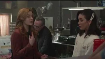 Cor­duroy Long­line Blaz­er worn by Nancy Drew (Kennedy McMann) in Nancy Drew Season 1 Episode 16