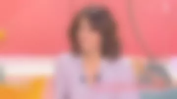 La camisa floral de Faustine Bollaert con 3/4 mangas en Ça comienza aujourd'hui le 13.03.2020