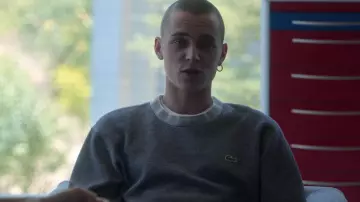 Grey Round Neck sweater worn by Ander (Arón Piper) as seen in Elite (S03E06)